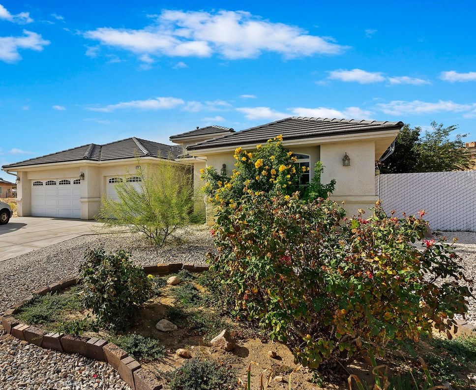 14745 Grafton Ln, Helendale, CA 92342