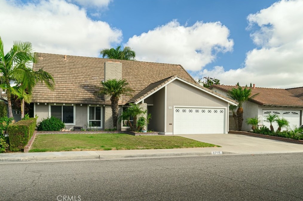8705 Hudson River Cir, Santa Ana, CA 92708