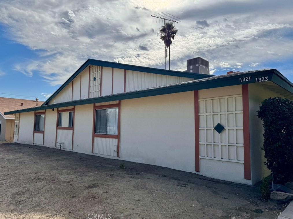 1317 N Pennsylvania Ave, Colton, CA 92324