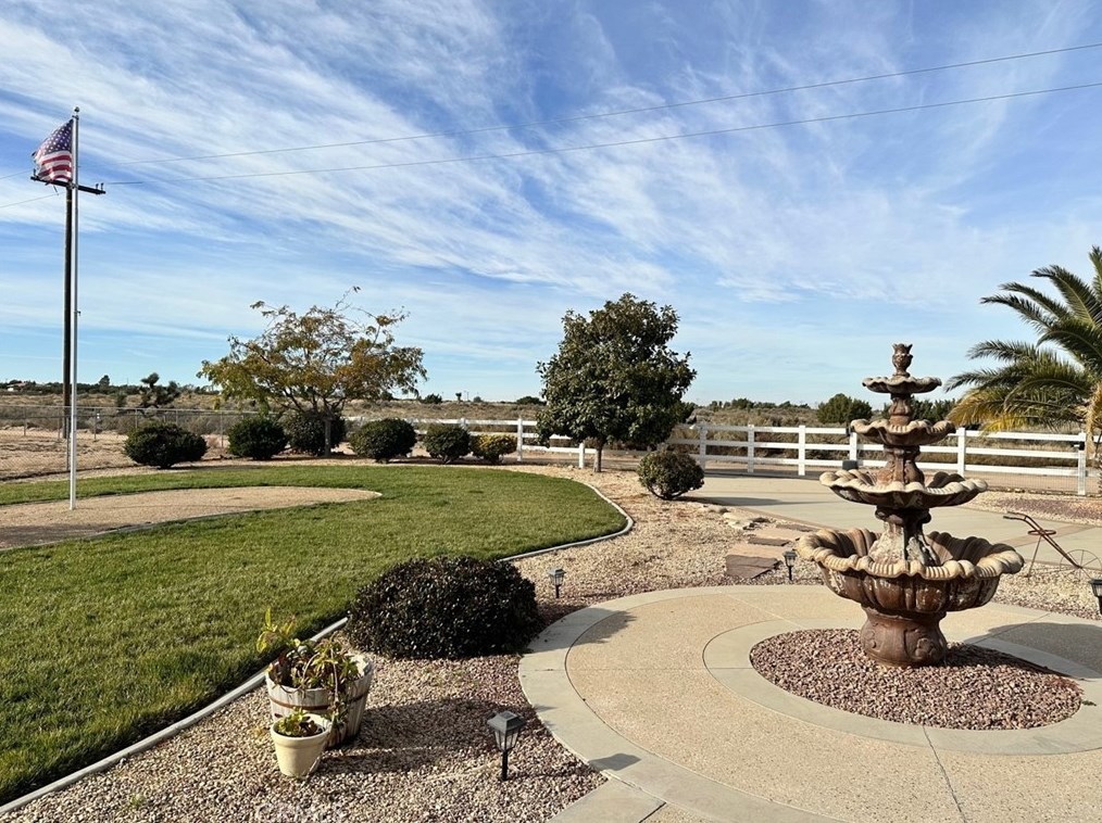 13071 Farmington St, Hesperia, CA 92344