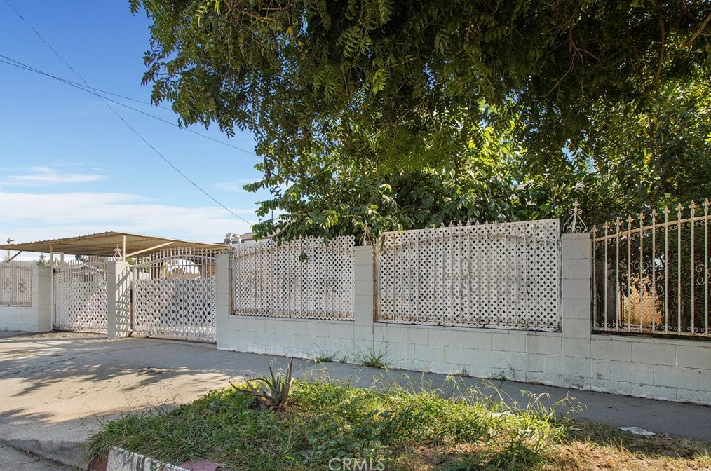 11850 San Pedro St, Los Angeles, CA 90061-2450