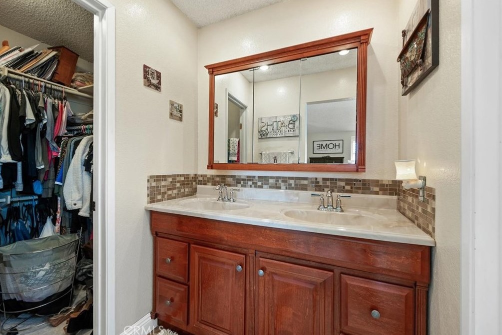 11611 Homewood Pl, Fontana CA  92337-0669 exterior