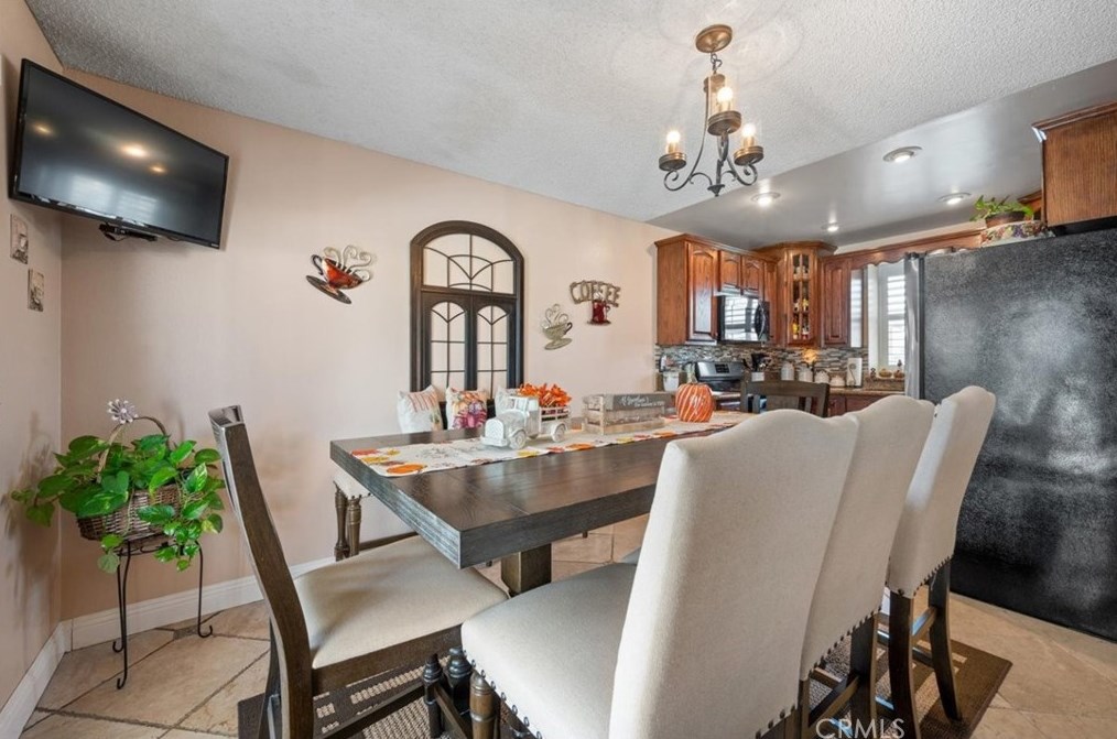 11611 Homewood Pl, Fontana CA  92337-0669 exterior