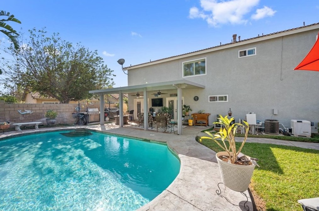 11611 Homewood Pl, Fontana CA  92337-0669 exterior