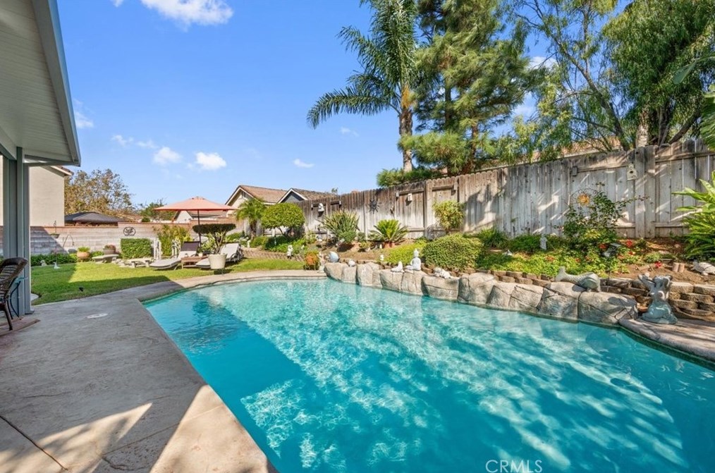 11611 Homewood Pl, Fontana CA  92337-0669 exterior