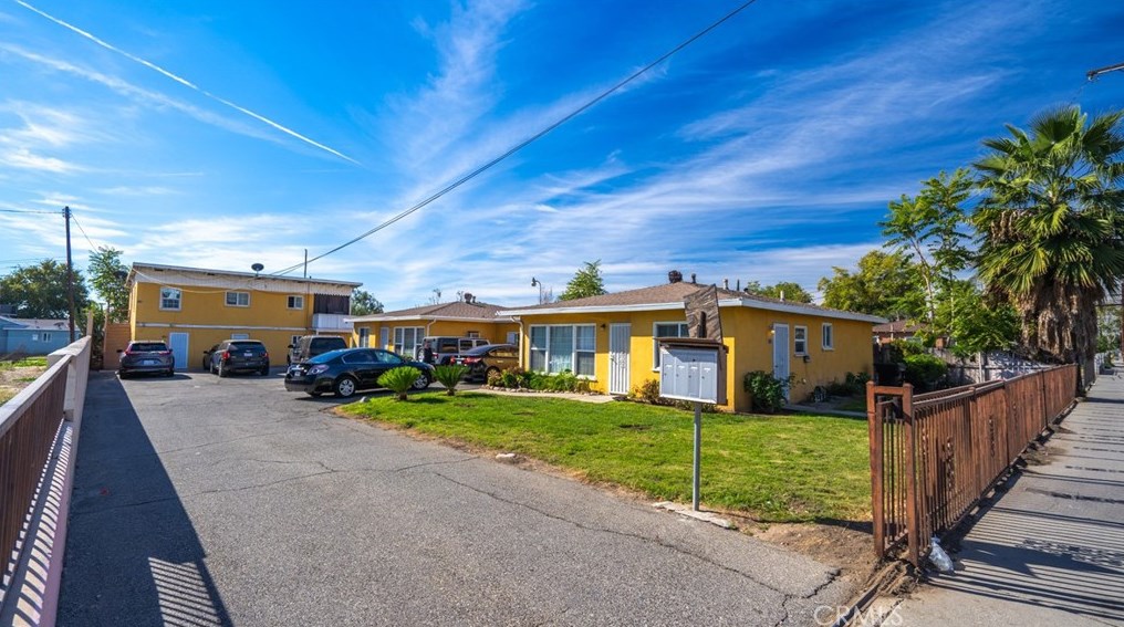 121 W 9th St, San Bernardino, CA 92401