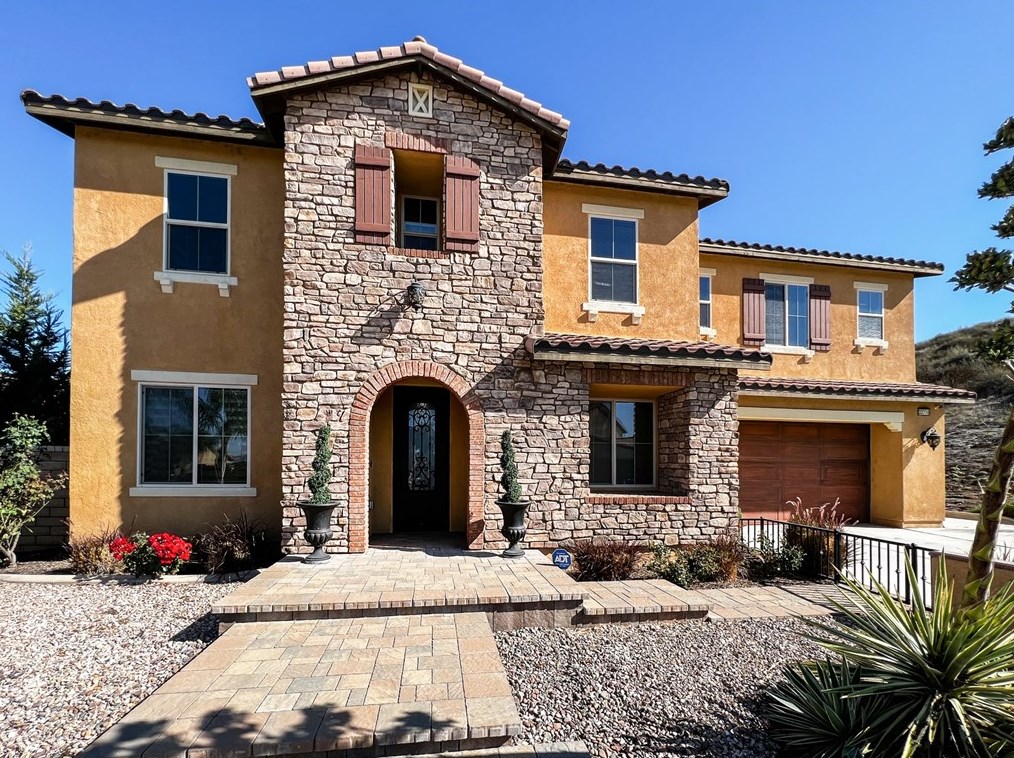 32710 Cougar Pass Ct, Winchester, CA 92596