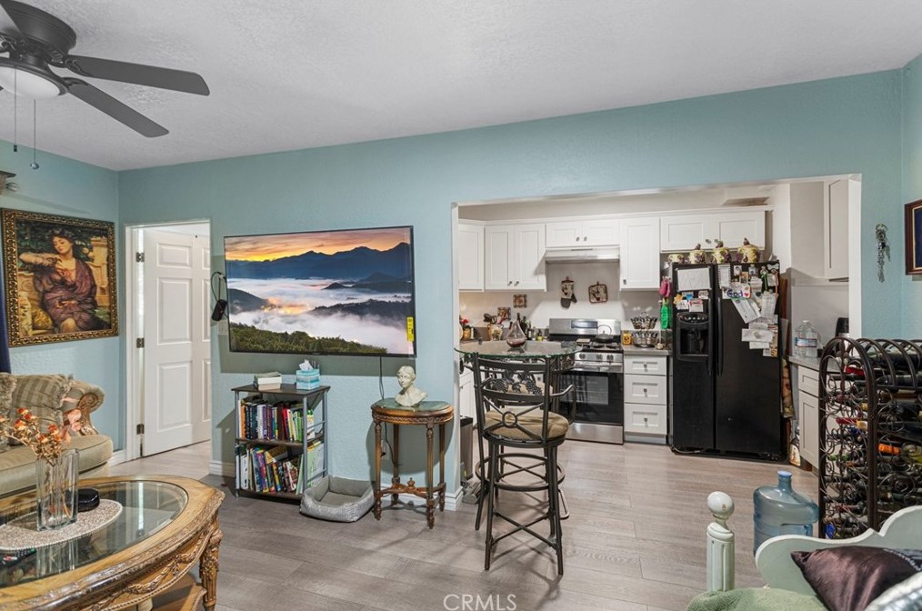 981 La Verne Ave, Pomona CA  91767-2621 exterior