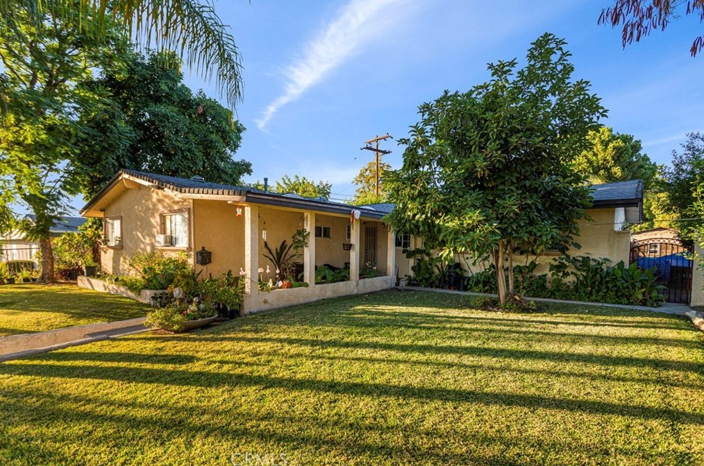 981 La Verne Ave, Pomona CA  91767-2621 exterior