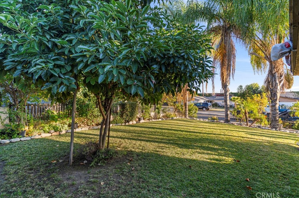 981 La Verne Ave, Pomona CA  91767-2621 exterior