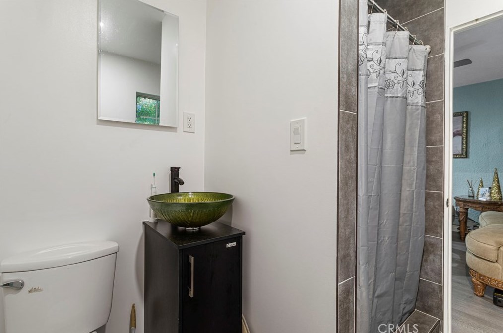 981 La Verne Ave, Pomona CA  91767-2621 exterior