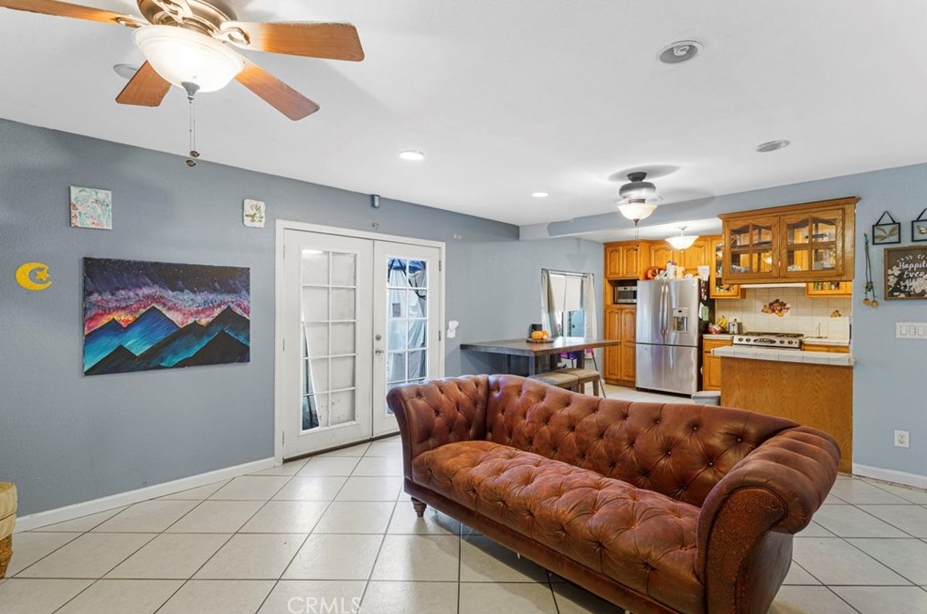 981 La Verne Ave, Pomona CA  91767-2621 exterior