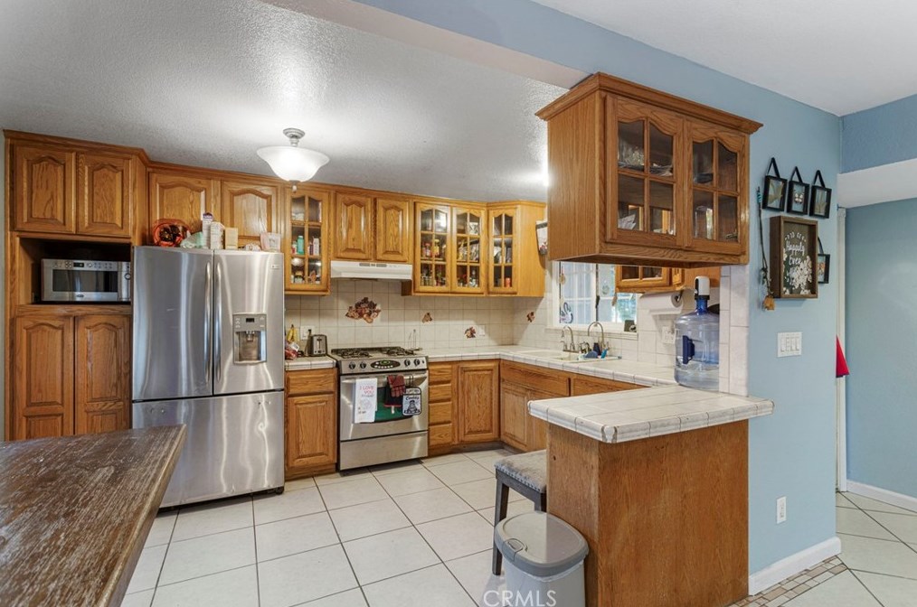 981 La Verne Ave, Pomona CA  91767-2621 exterior