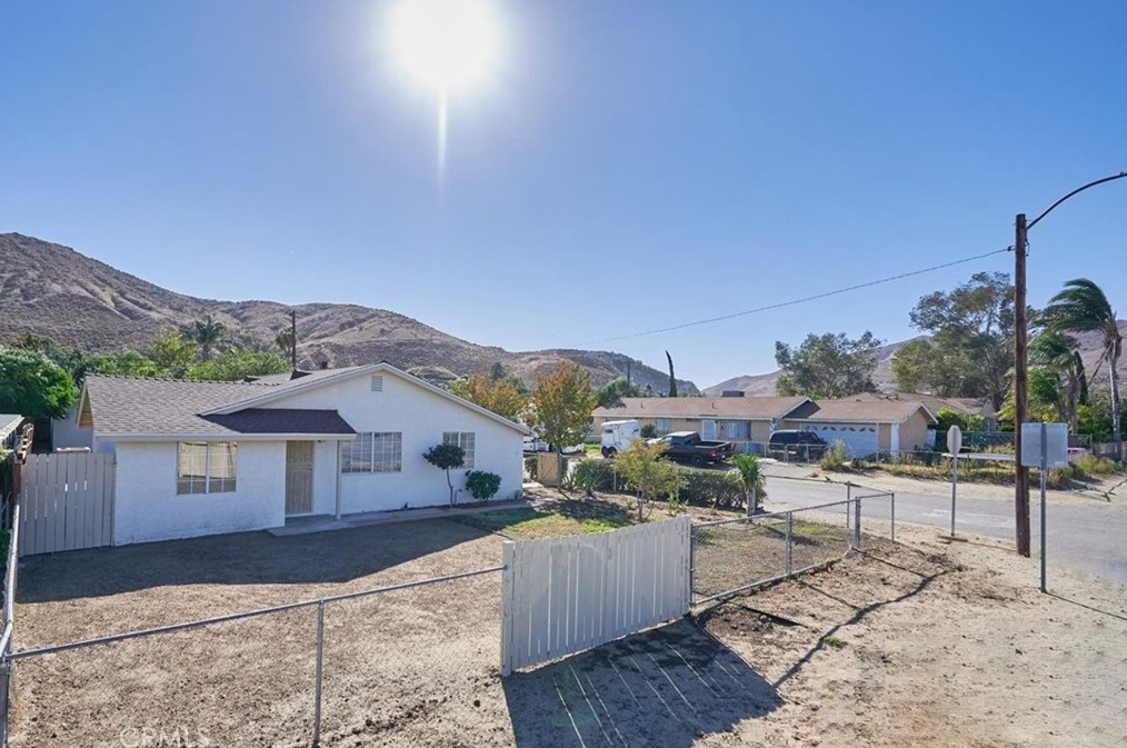 18407 9th St, Bloomington, CA 92316