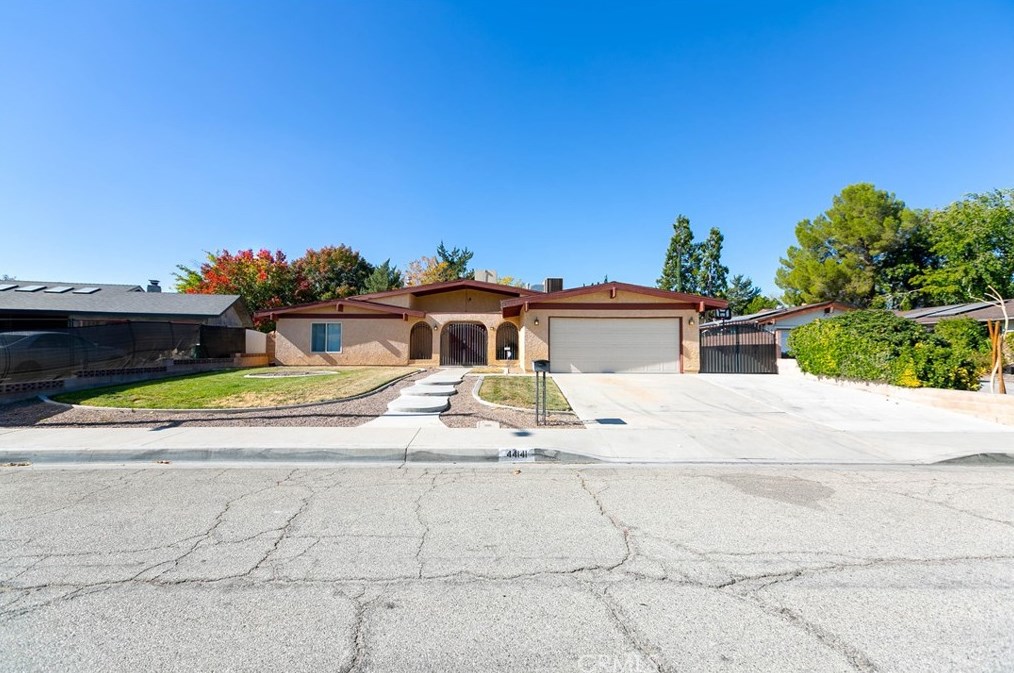 44141 Halcom Ave, Lancaster, CA 93536