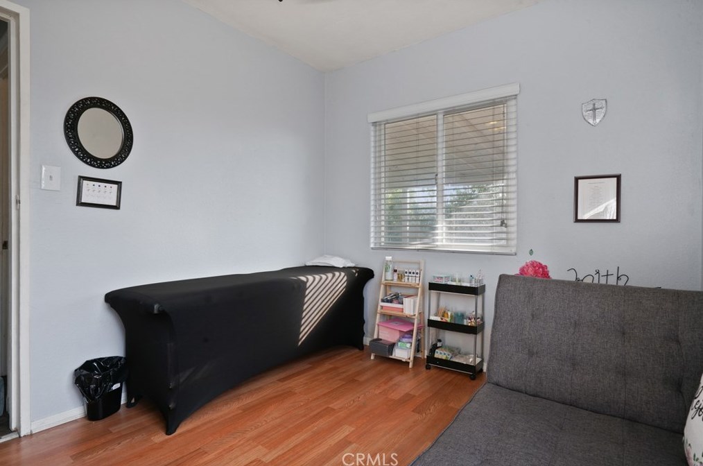 660 Laurel St, Colton CA  92324-2422 exterior