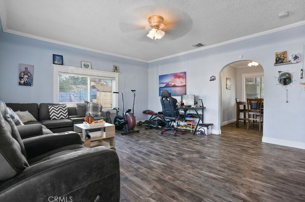 660 Laurel St, Colton CA  92324-2422 exterior