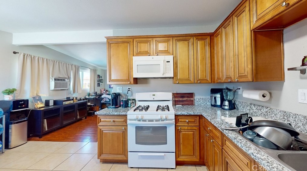 6742 Citrus Ave, Fontana CA  92336-1403 exterior