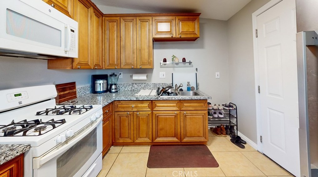 6742 Citrus Ave, Fontana CA  92336-1403 exterior