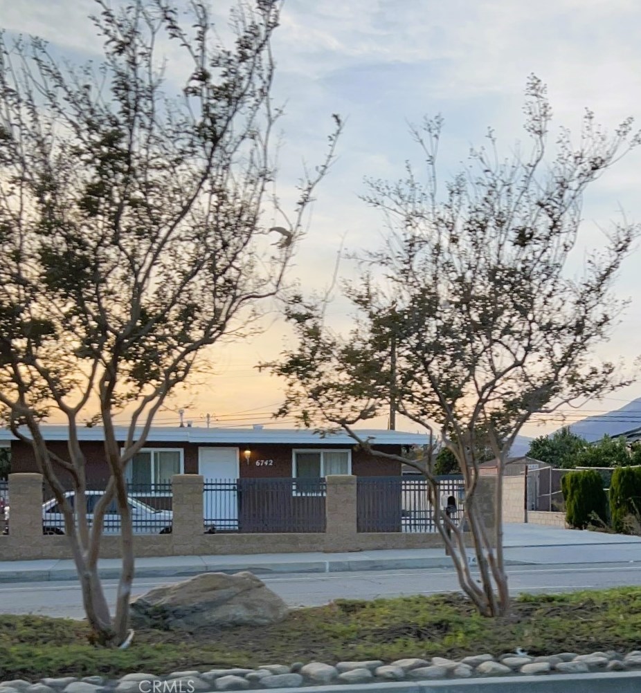 6742 Citrus Ave, Fontana CA  92336-1403 exterior