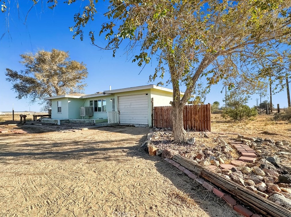 41387 Edie Rd, Hinkley, CA 92347