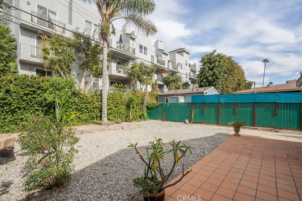 6077 Selma Ave, Los Angeles CA  90028-6414 exterior