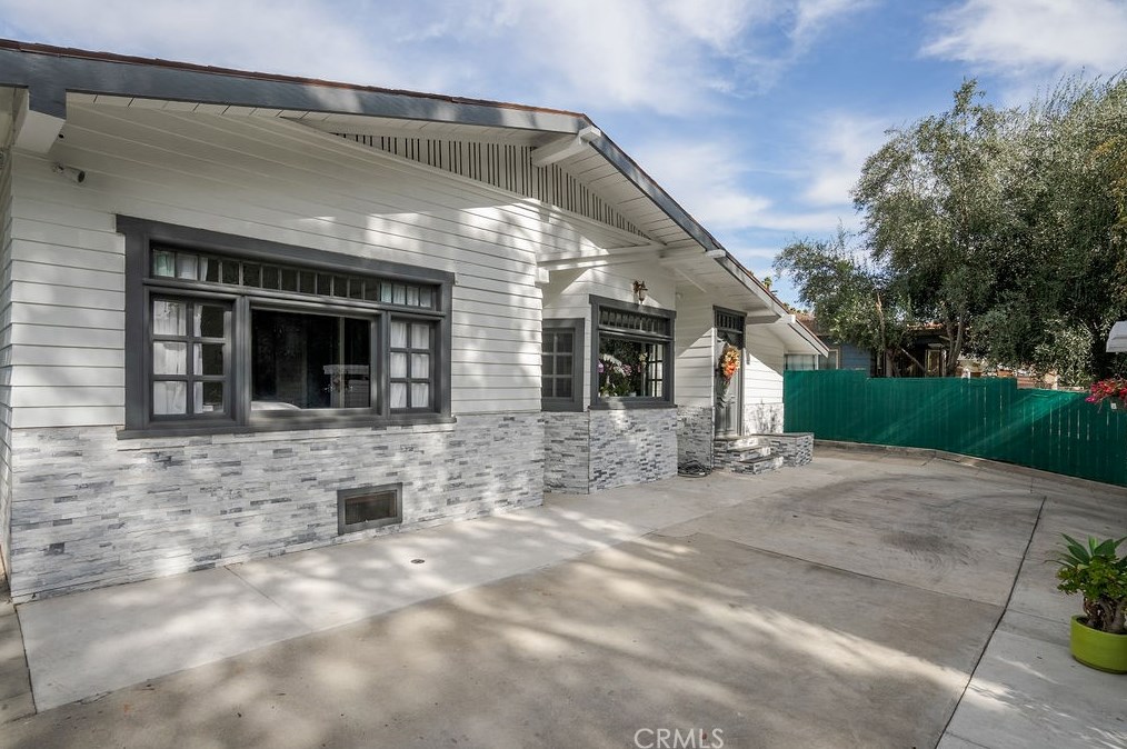 6077 Selma Ave, Los Angeles CA  90028-6414 exterior