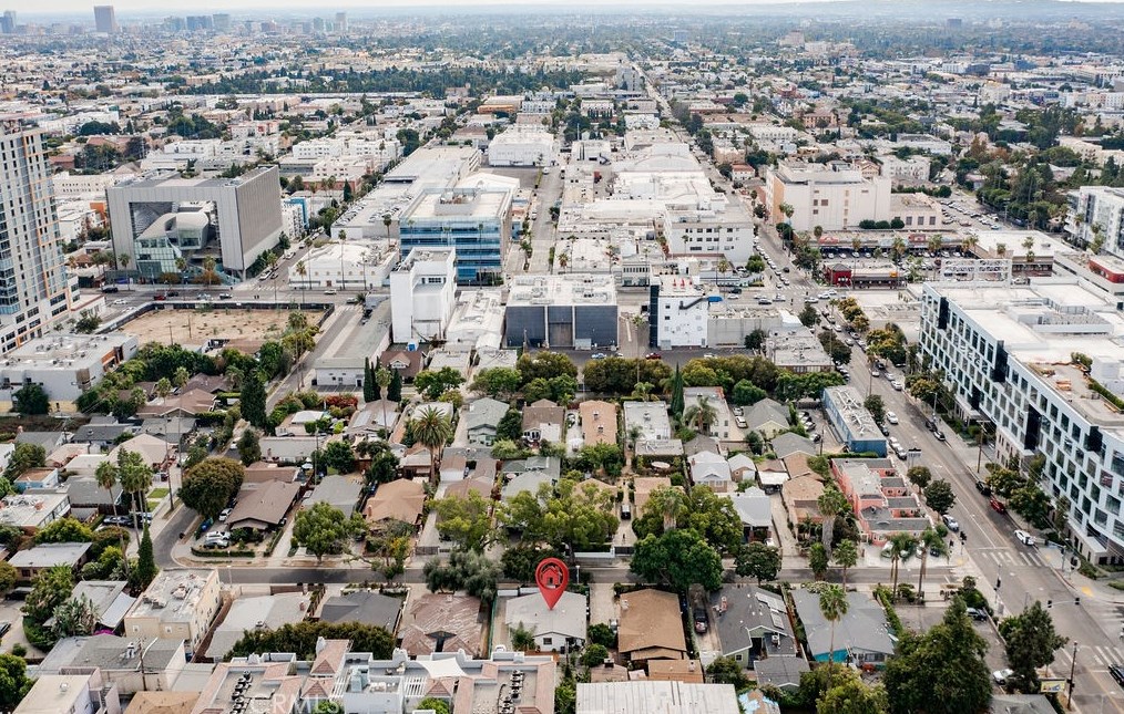 6077 Selma Ave, Los Angeles CA  90028-6414 exterior