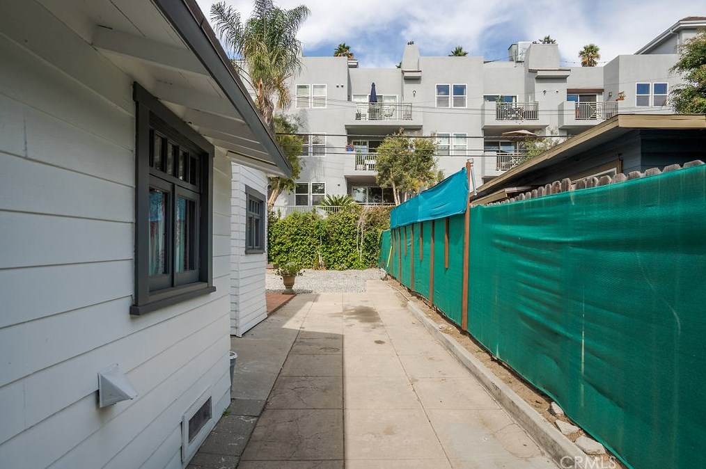 6077 Selma Ave, Los Angeles CA  90028-6414 exterior