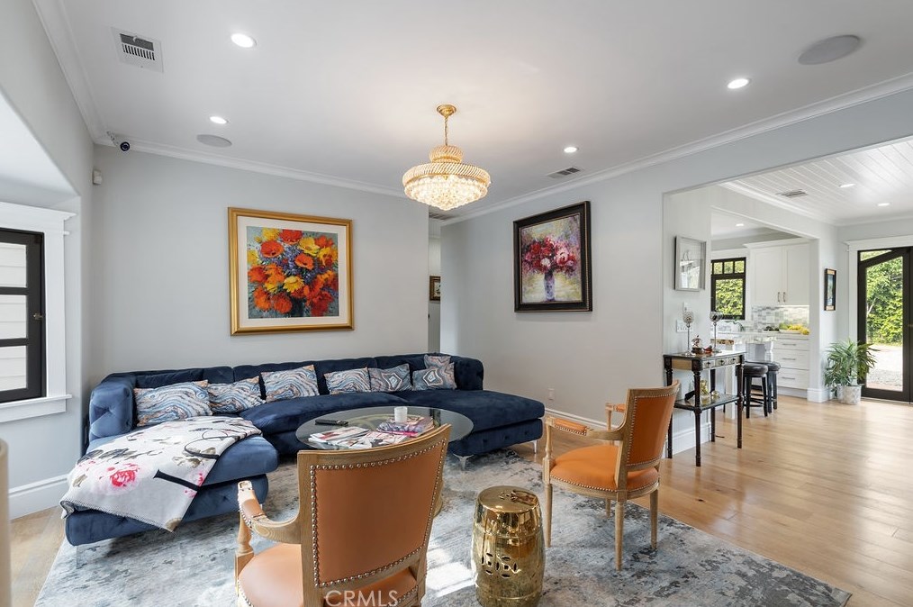 6077 Selma Ave, Los Angeles CA  90028-6414 exterior