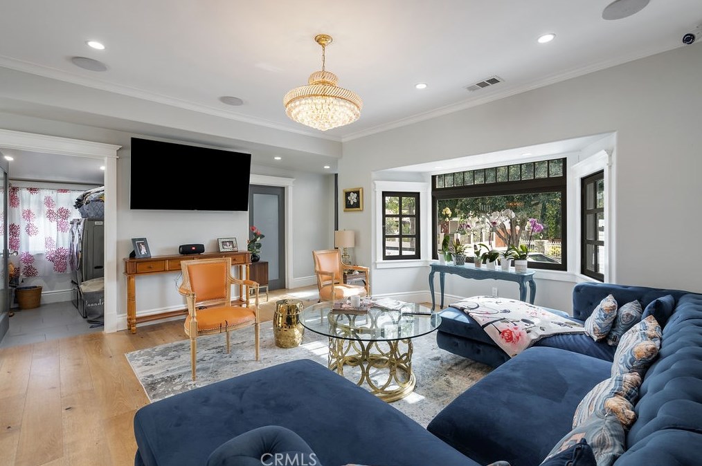 6077 Selma Ave, Los Angeles CA  90028-6414 exterior