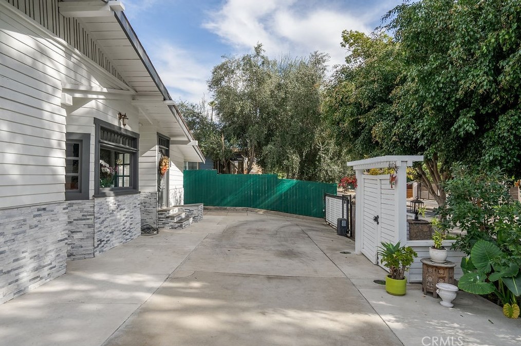 6077 Selma Ave, Los Angeles CA  90028-6414 exterior