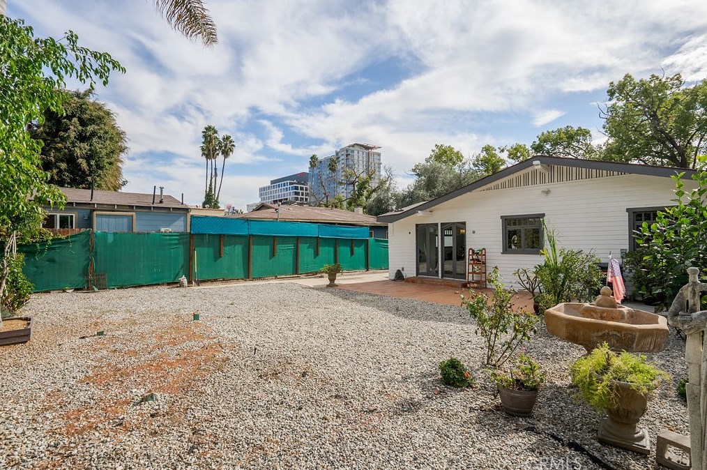 6077 Selma Ave, Los Angeles CA  90028-6414 exterior