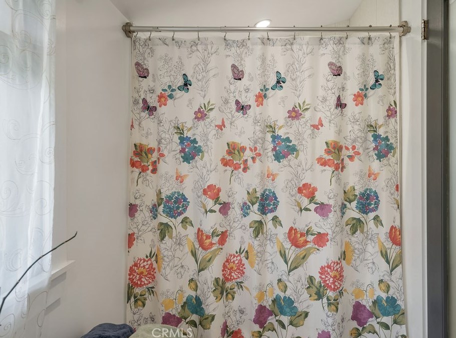 6077 Selma Ave, Los Angeles CA  90028-6414 exterior