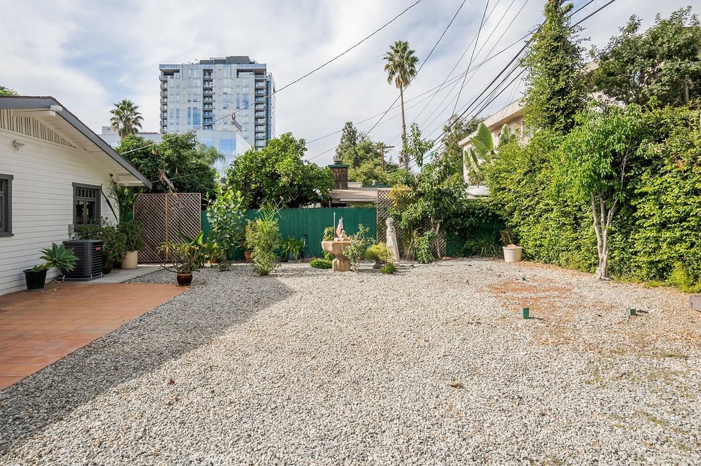 6077 Selma Ave, Los Angeles CA  90028-6414 exterior