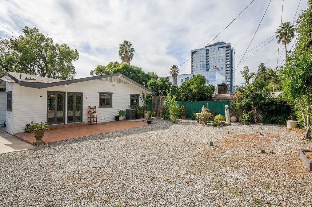 6077 Selma Ave, Los Angeles CA  90028-6414 exterior