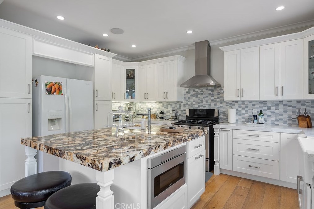 6077 Selma Ave, Los Angeles CA  90028-6414 exterior