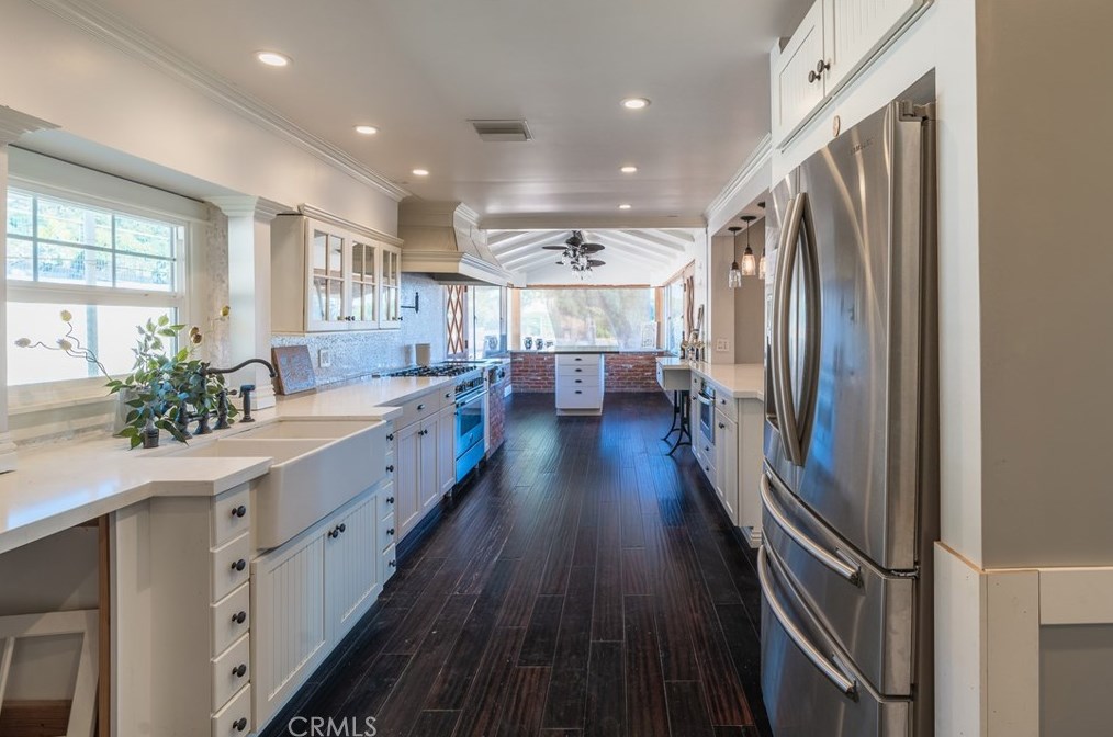 1033 Hicrest Rd, Glendora, CA 91741