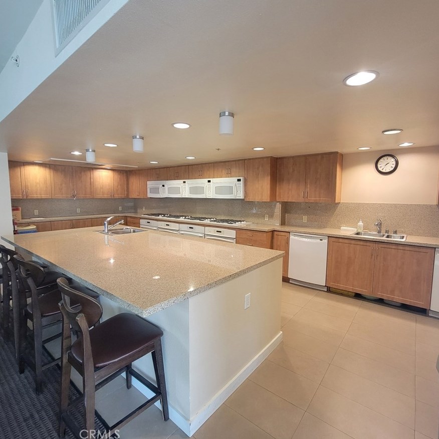 267 San Pedro St, Los Angeles CA  90012-3874 exterior