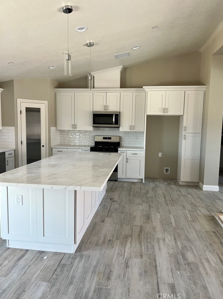 11476 2nd Ave, Hesperia, CA 92345-2155