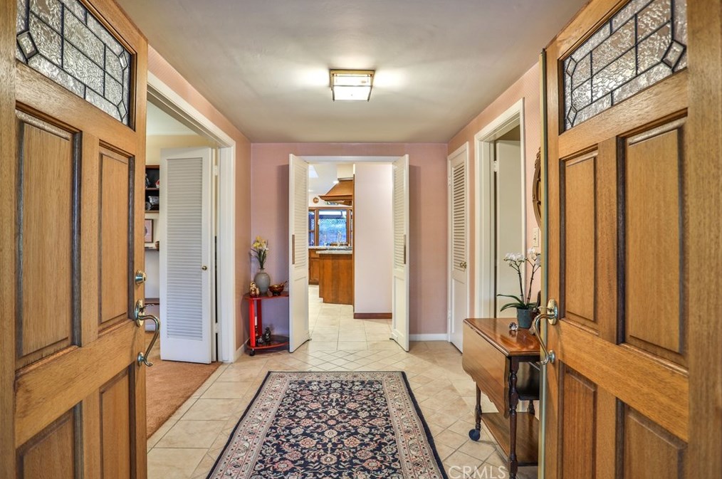 1585 Queens Ct, Claremont, CA 91711