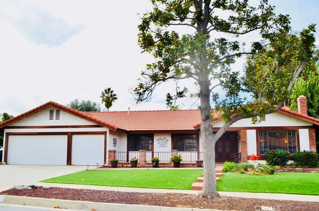 10 Dolores Ct, Redlands, CA 92374-5567