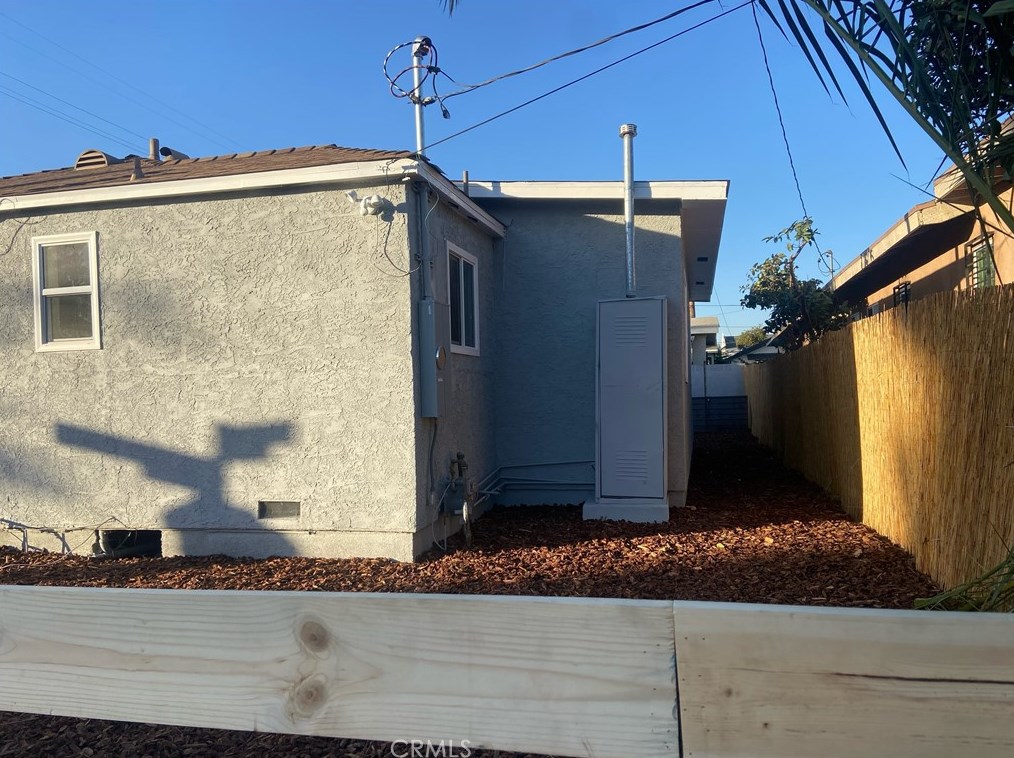 6824 Converse Ave, Los Angeles CA  90001-2026 exterior