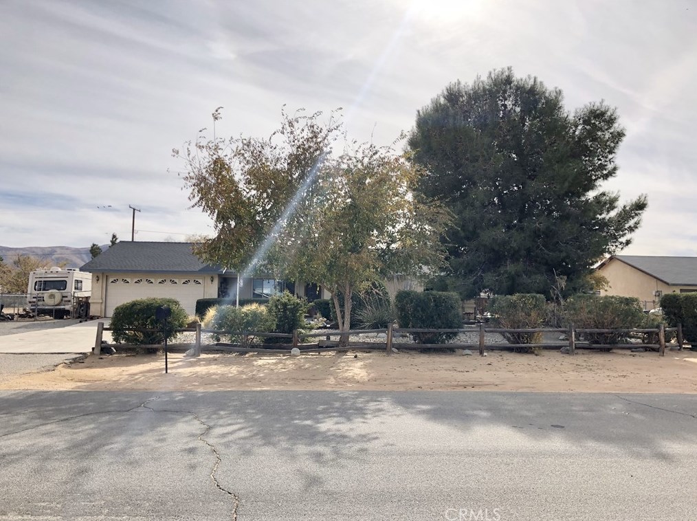 11329 Otowi Rd, Apple Valley, CA 92308