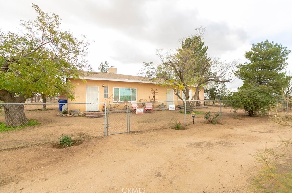 21795 Viento Rd, Apple Valley, CA 92308-7893