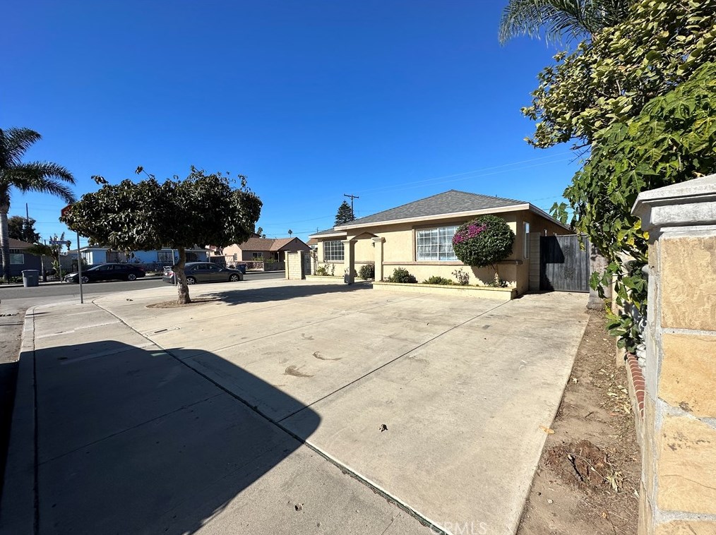 1337 Birch St, Oxnard, CA 93033-3009