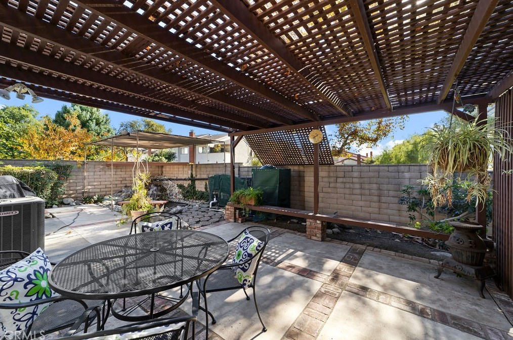 744 Davenport Cir, Claremont CA  91711-2937 exterior