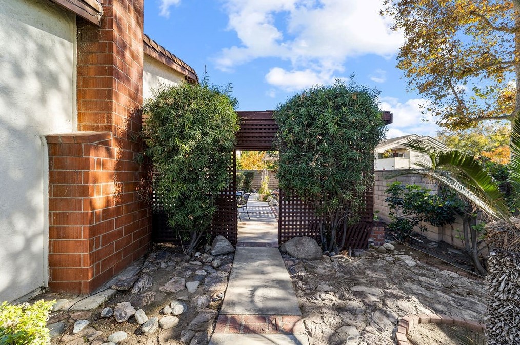 744 Davenport Cir, Claremont CA  91711-2937 exterior