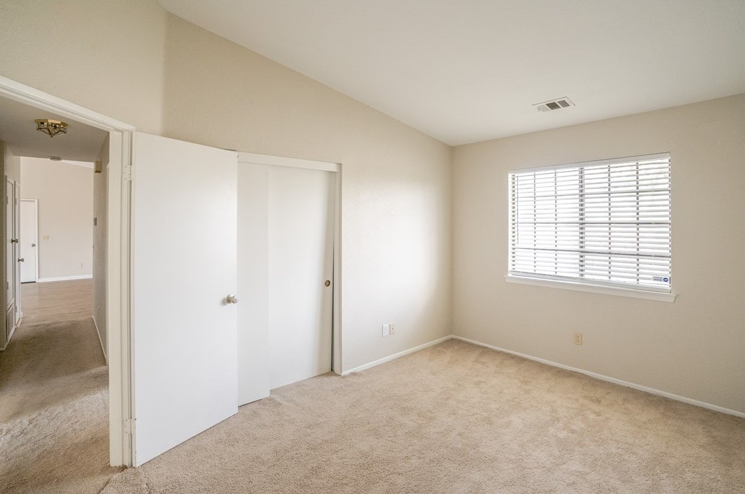 15597 Via Bahia St, Hesperia CA  92345-4424 exterior