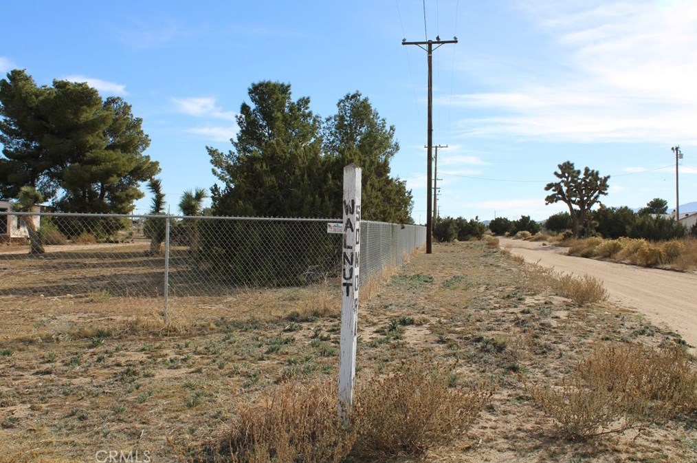 10575 Sonora Rd, Phelan, CA 92371-4561